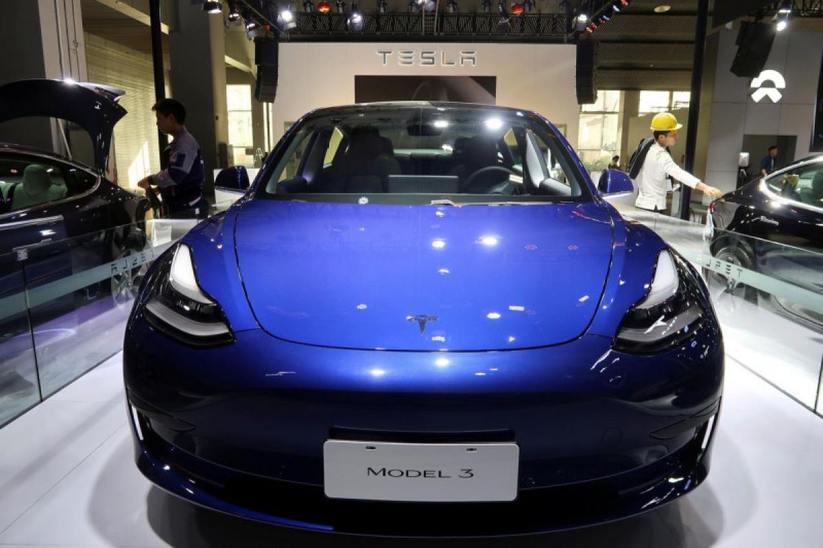 Pasang surut negosiasi soal mobil listrik Tesla