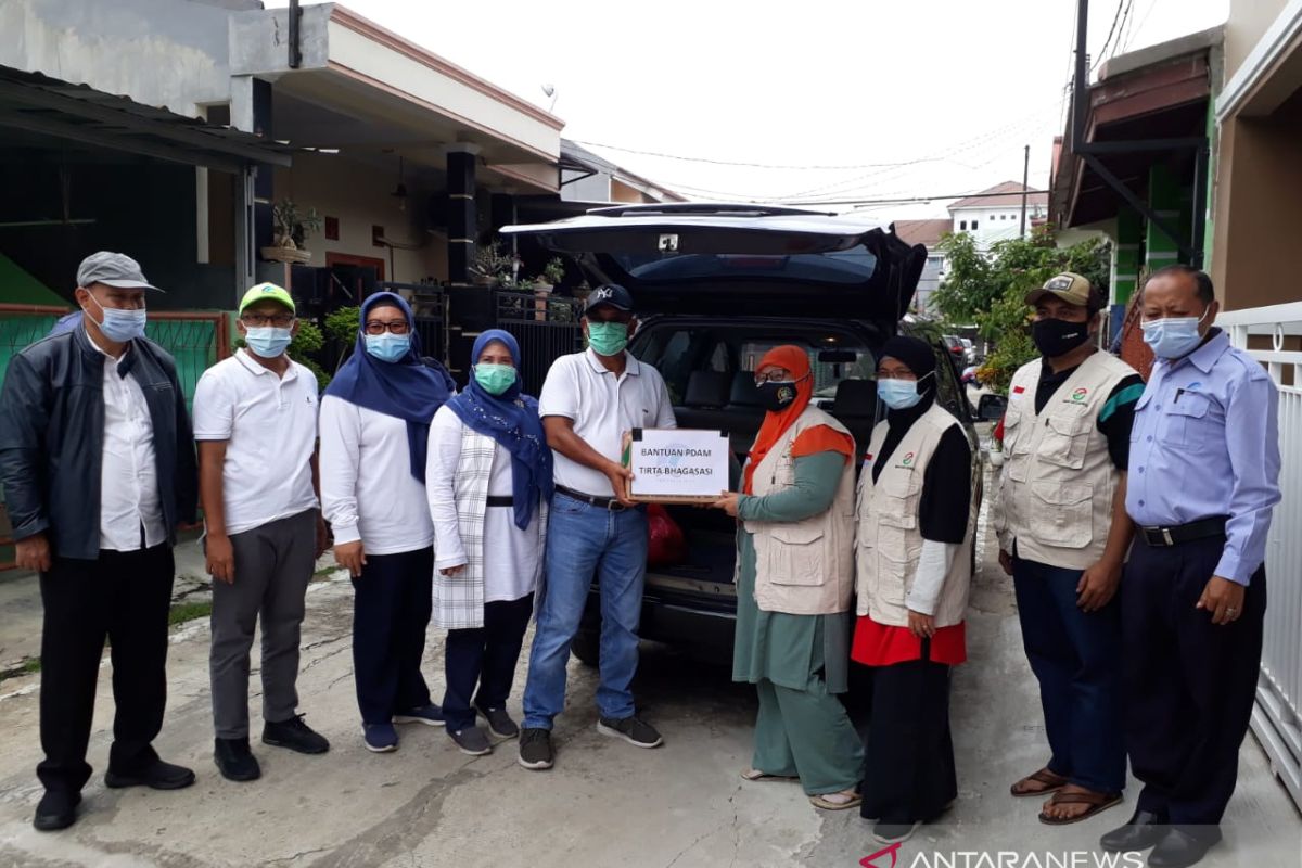 PDAM Tirta Bhagasasi Bekasi bantu korban banjir Babelan dan Muaragembong