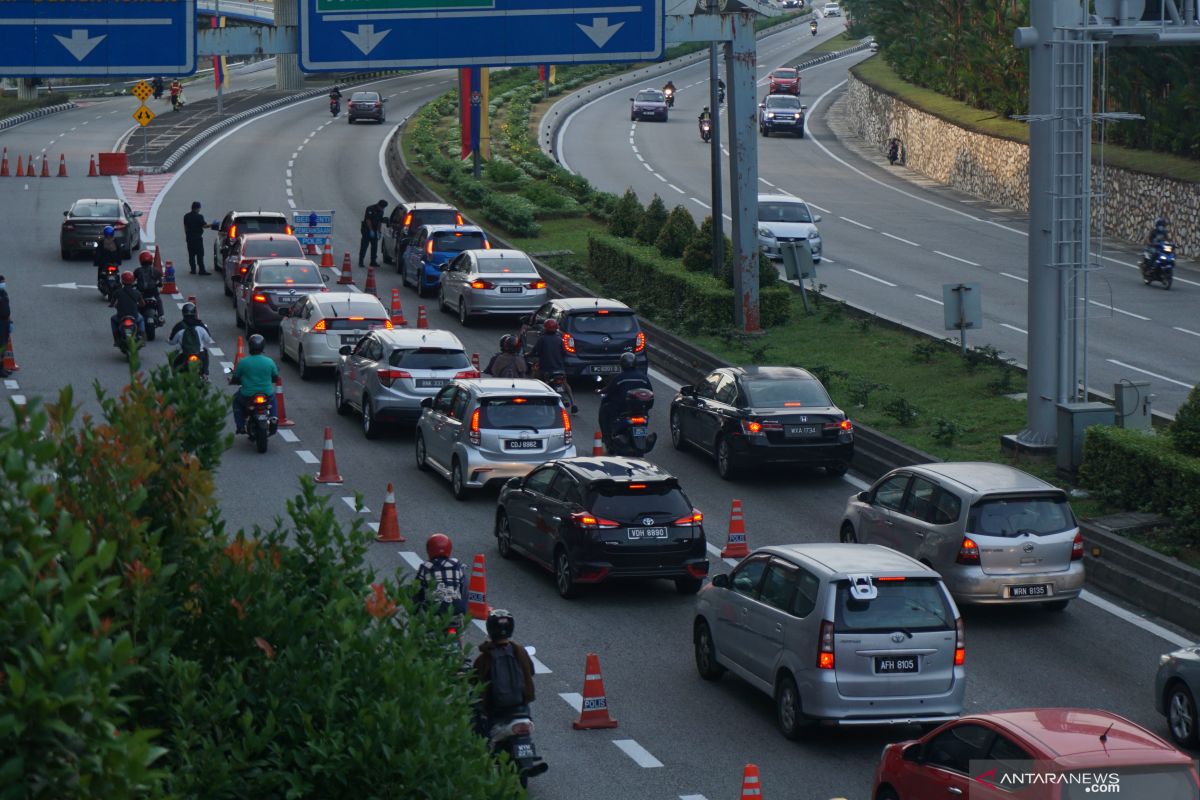 184 orang ditahan di Malaysia karena pelanggaran jaga jarak