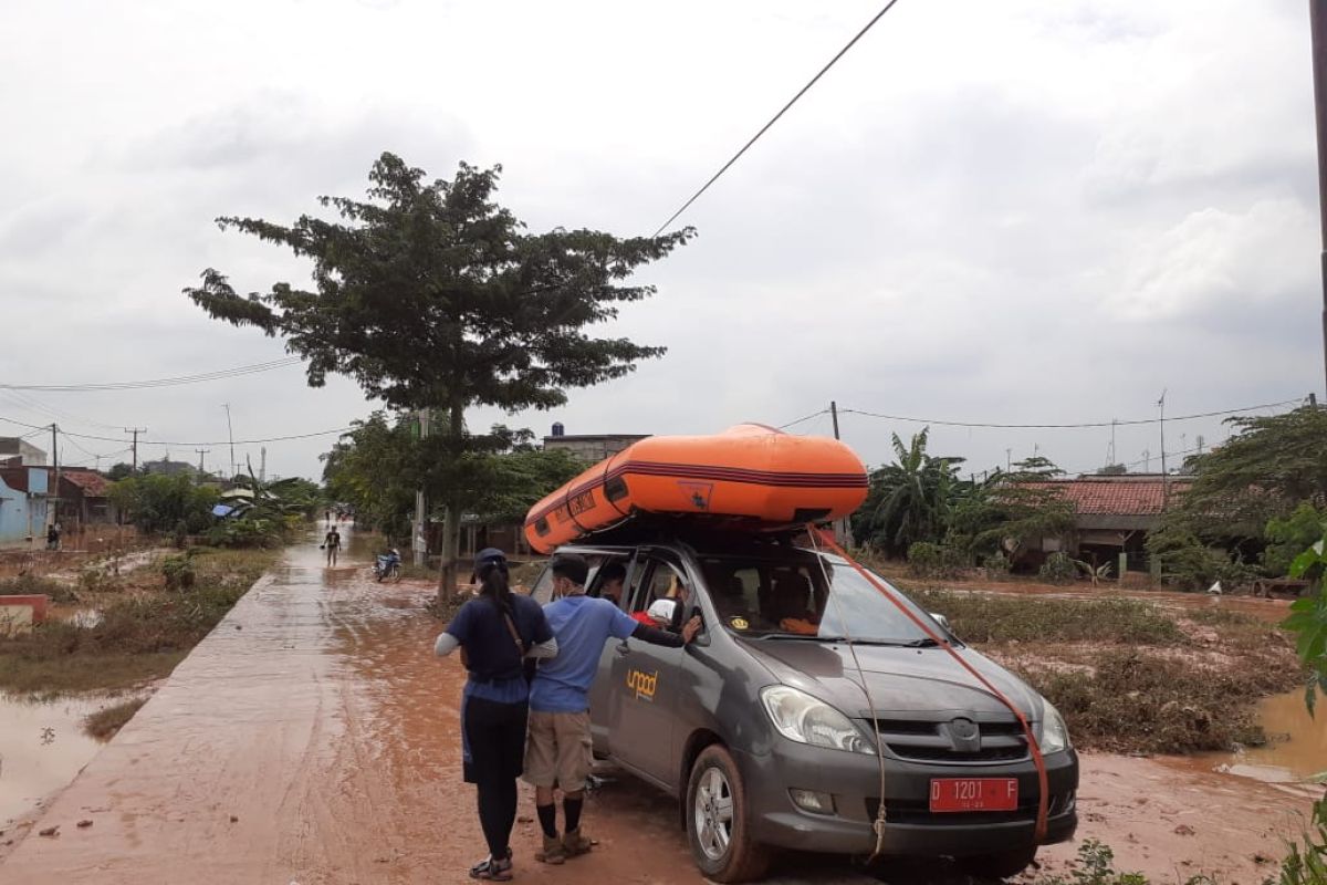 Tim Gabungan Tanggap Bencana Unpad bantu korban banjir di Pamanukan