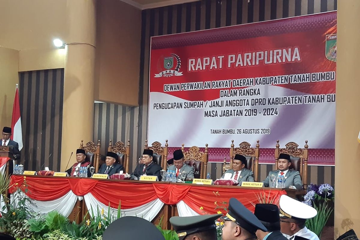 DPRD sampaikan pandangan umum Raperda pembentukan dan susunan perangkat daerah