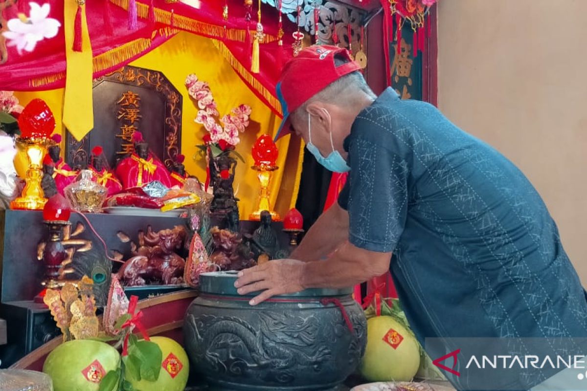 Sejumlah pengurus Vihara di Singkawang siap terapkan protokol kesehatan saat Imlek