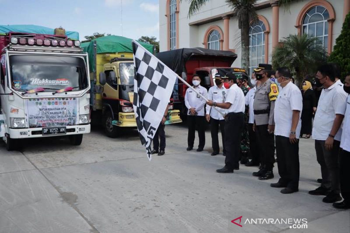 Penajam kirim 10 truk berisi bantuan untuk korban bencana di Kalsel