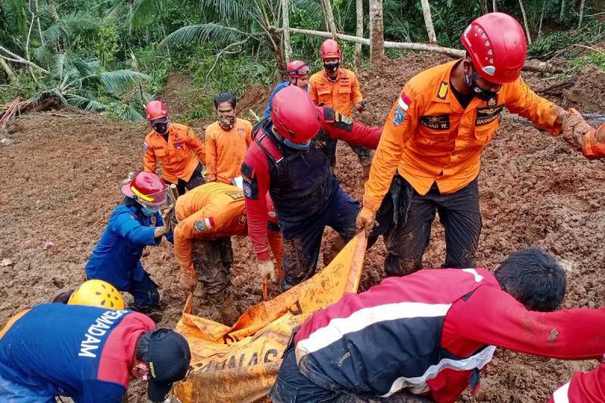 Dua korban longsor di Kebumen ditemukan meninggal dunia