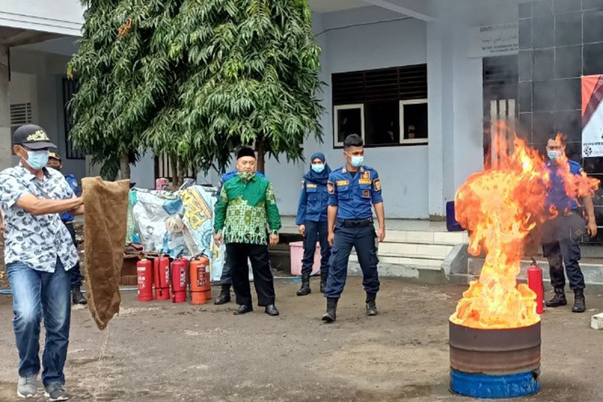 Satpol PP-PK Magelang beri pelatihan damkar ke Muhammadiyah