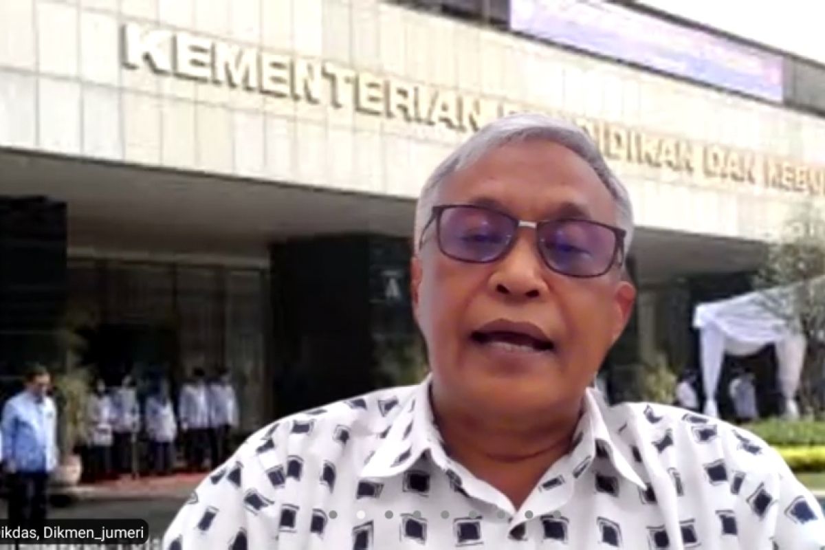 Kemendikbud:  Guru tak boleh paksa anak gunakan atribut agama