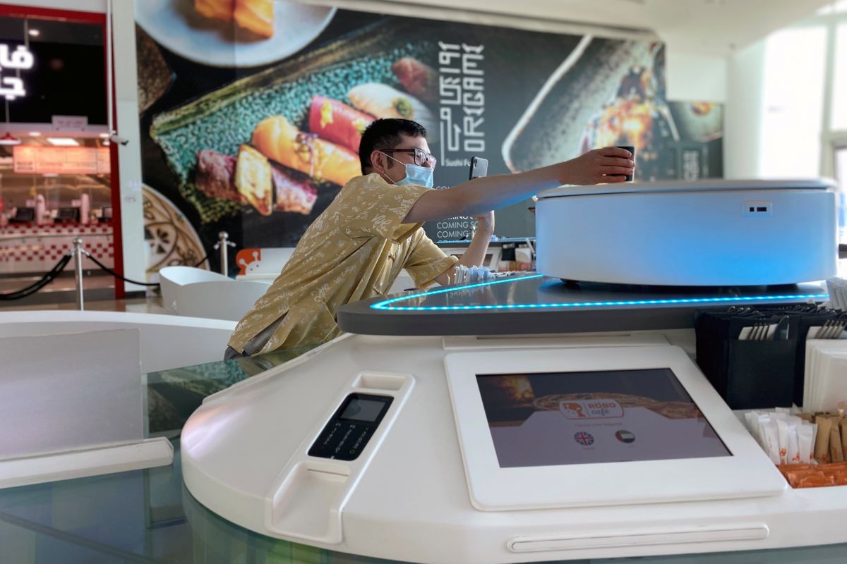 Cocok di tengah pandemi, kafe robot hadir di Dubai