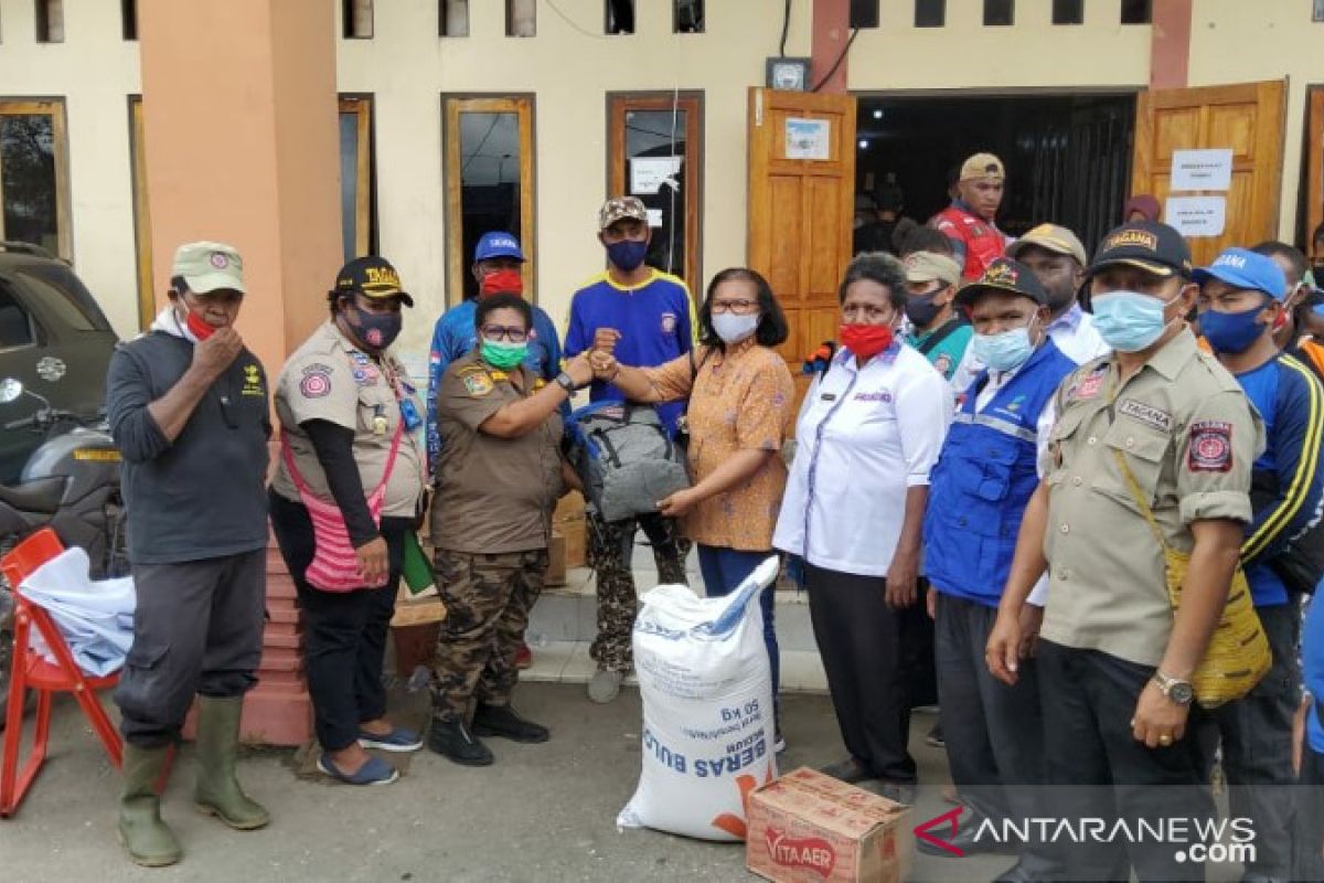 Dinas Sosial Papua sudah serahkan bantuan korban banjir di Keerom