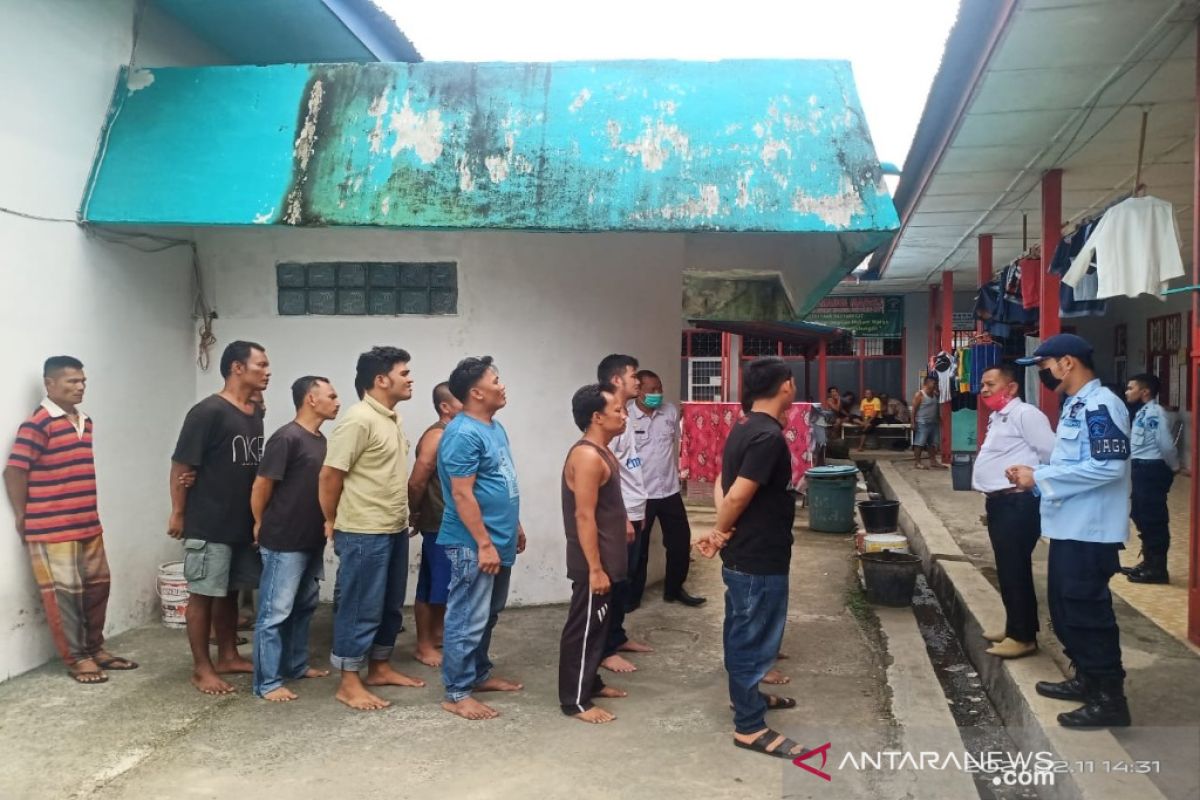 Razia di Lapas Panyabungan, petugas temukan barang terlarang