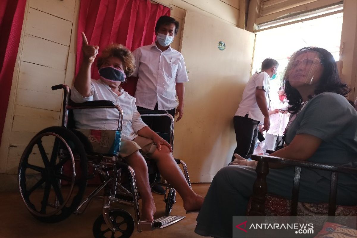 Penyandang disabilitas, penderita kanker hingga ODGJ di Sipoholon terima uluran tangan Satika