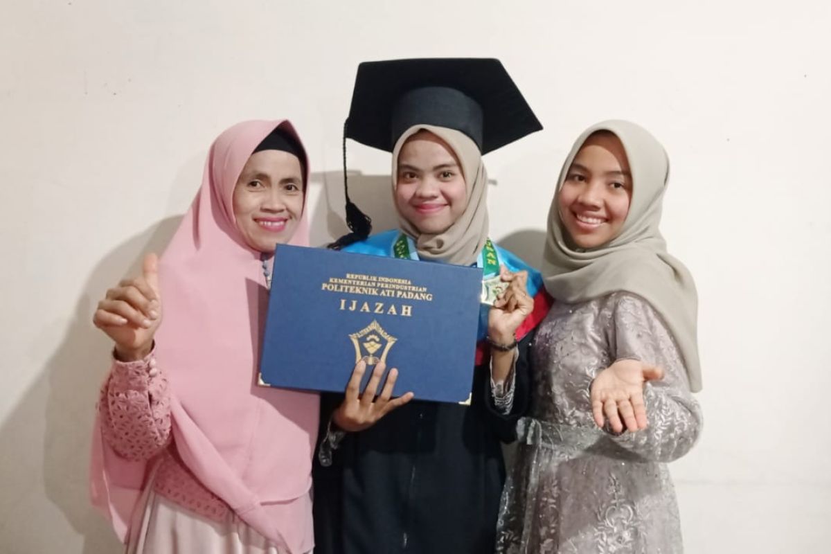 Secuplik kisah Ade  penerima beasiswa dari Baznas Semen Padang meraih impian kuliah
