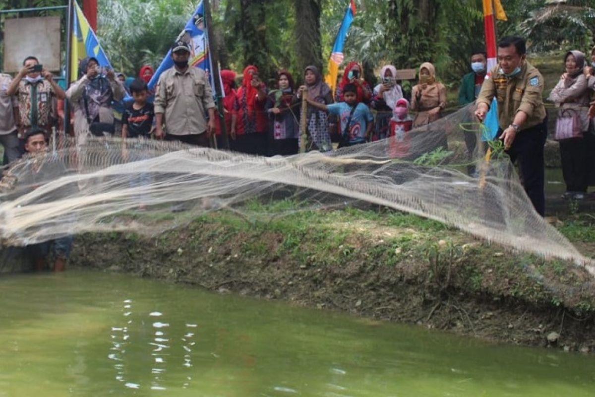 Al Haris  ajak warga manfaatkan lahan untuk pelihara ikan