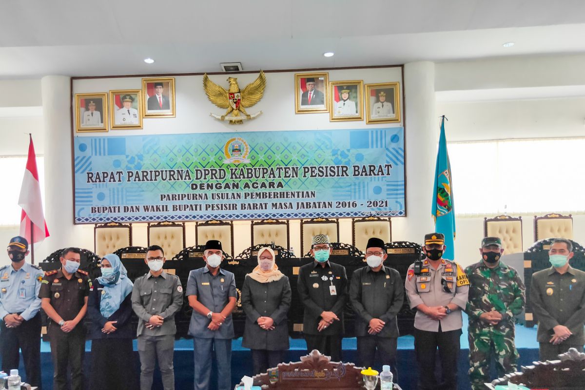 DPRD gelar rapat paripurna pemberhentian Bupati dan Wakil Bupati Pesisir Barat periode 2016-2021