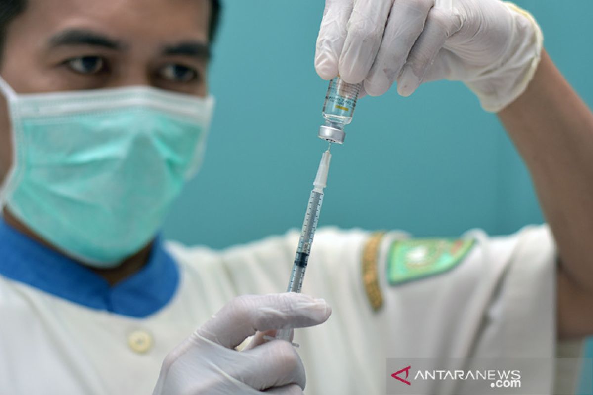 Vaksinasi petugas publik dan lansia akan dimulai pekan ketiga Februari