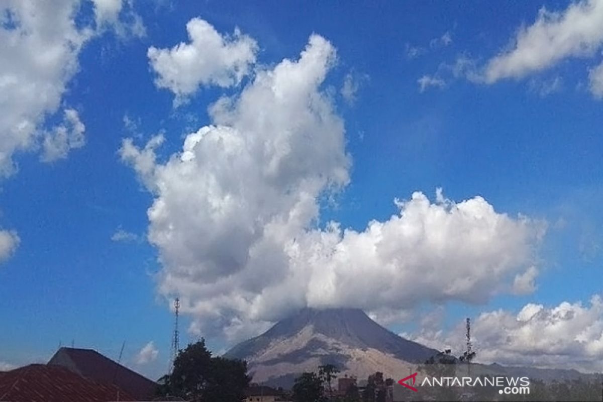 Mt Sinabung shoots out ash clouds one km into sky