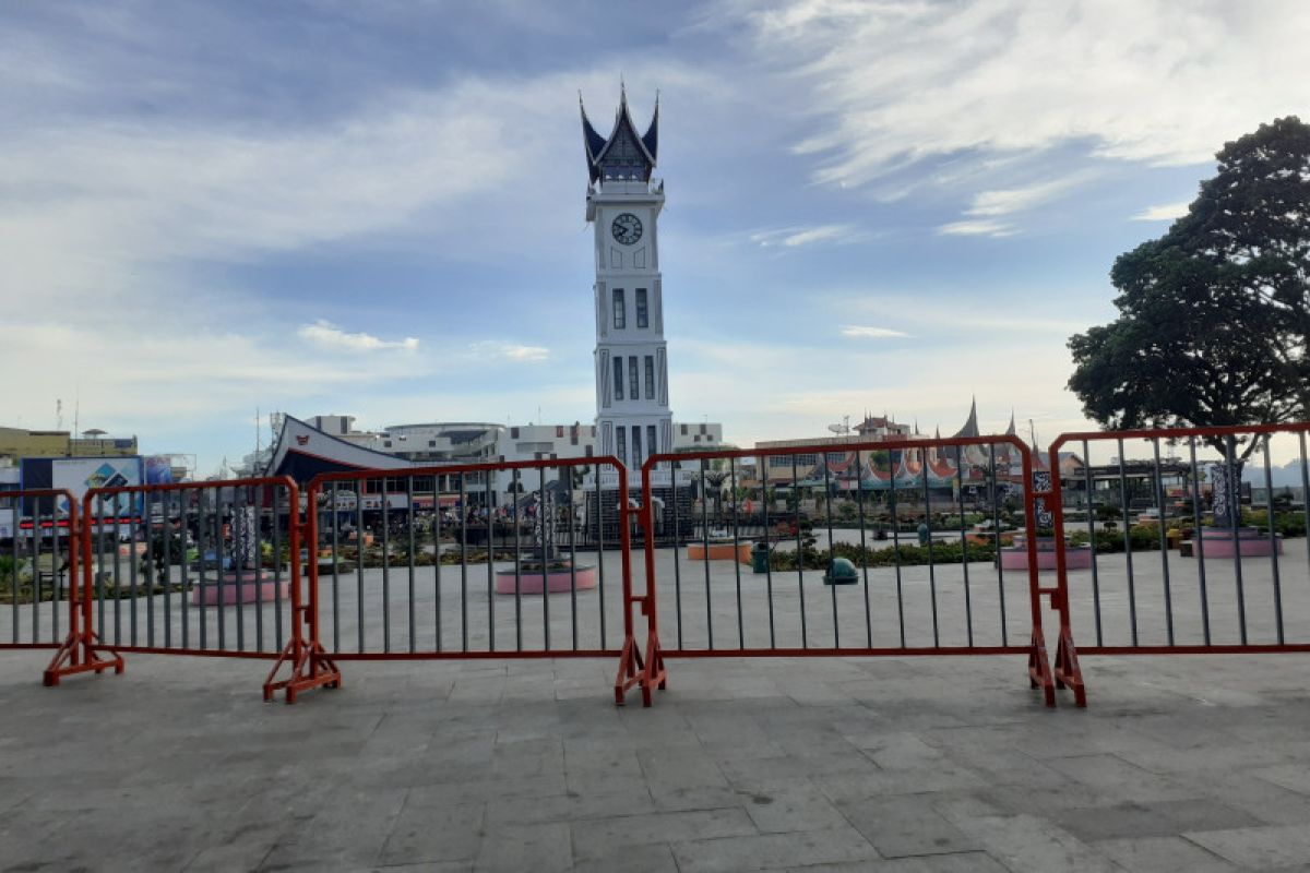 Jam Gadang Bukittinggi ditutup saat libur Imlek 2021