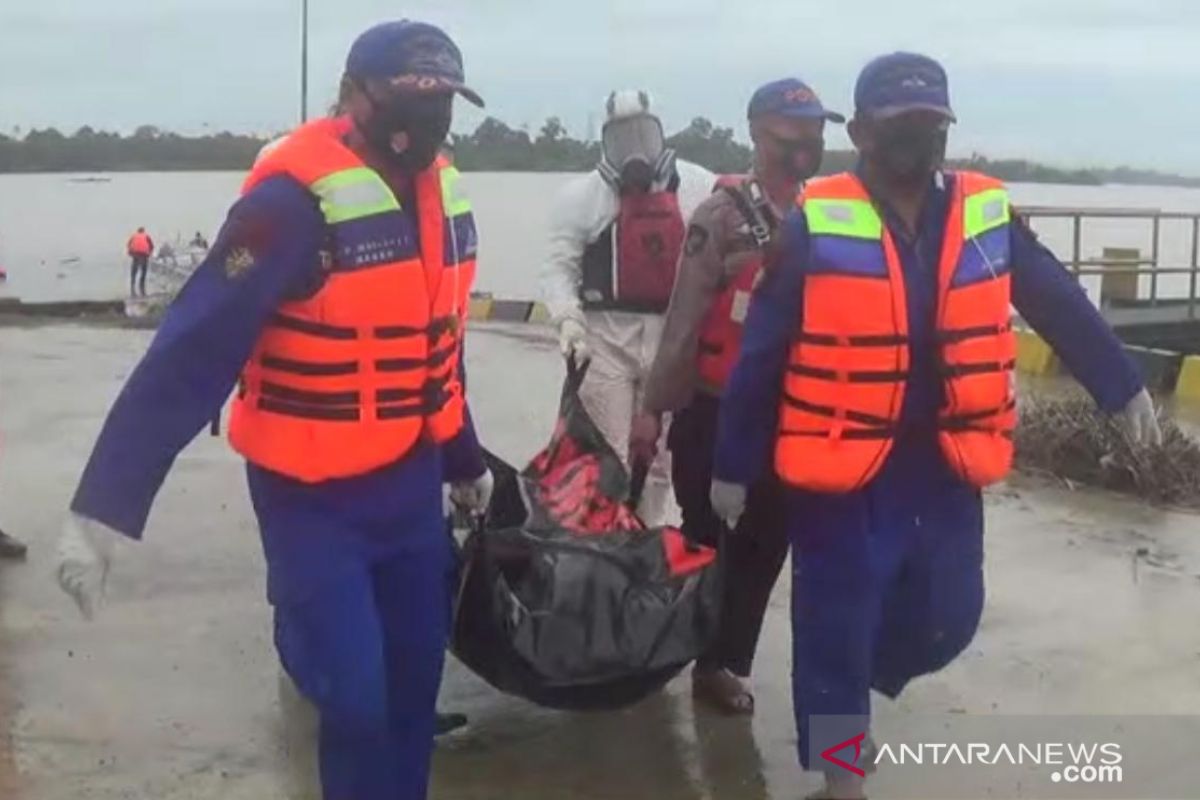 Tim SAR temukan jasad pria diduga korban kapal meledak