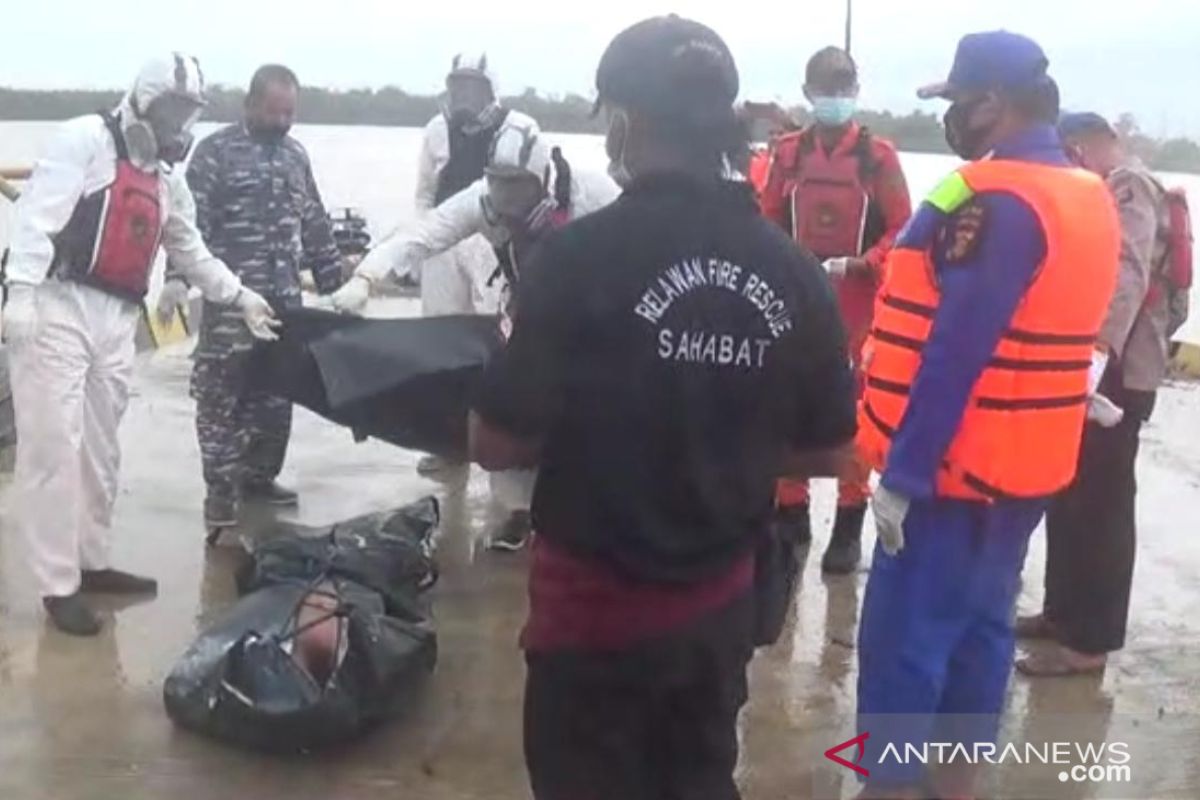 Tim SAR gabungan temukan tiga jasad setelah kapal tanker meledak