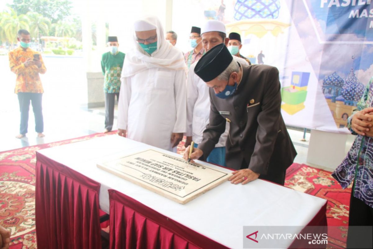 Bupati resmikan fasilitas air siap minum di Masjid Agung Al Karomah