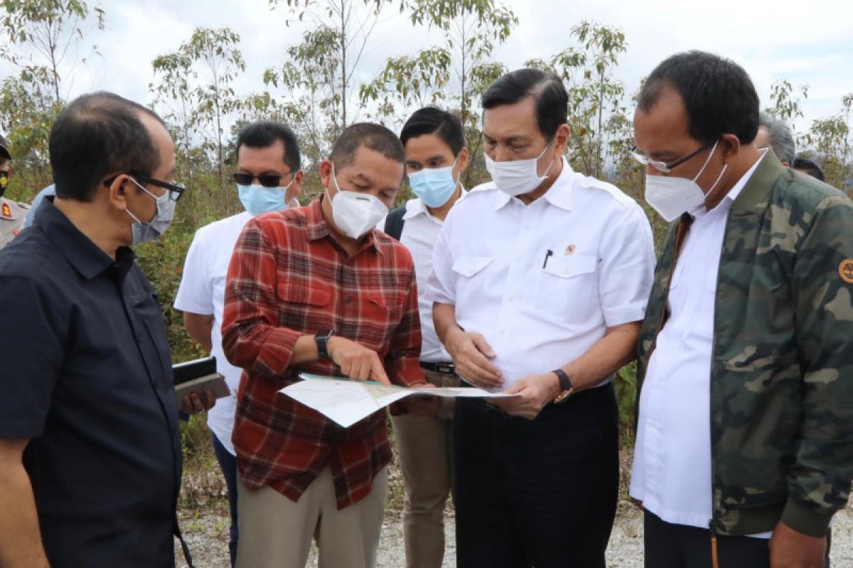 Coordinating Minister visits herb garden site in N Sumatra