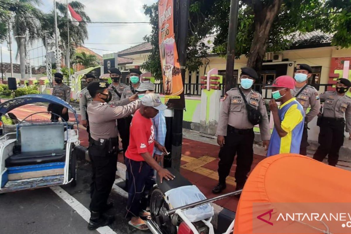 Polisi Situbondo patroli pantau penerapan PPKM mikro di sembilan desa