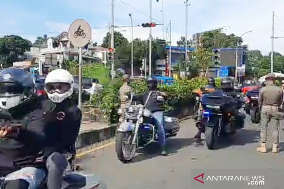 Konvoi belasan moge di Bogor lolos ganjil genap tanpa pemeriksaan