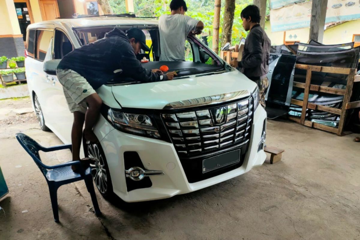 Rayakan Imlek, Pusat Kaca Mobil Kharisma Jaya Glass promo gratis pengiriman se-Jawa