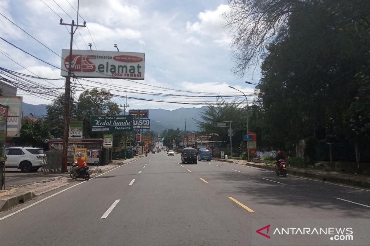 Jalur Puncak Bogor lengang saat Imlek akibat PPKM