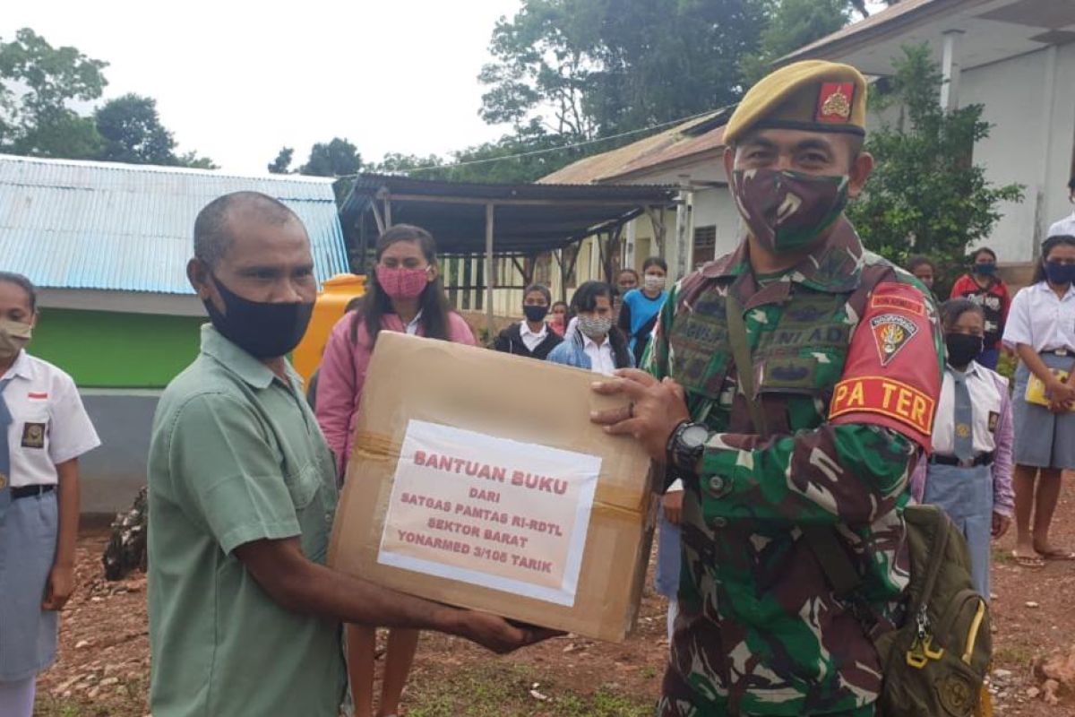 TNI bantu buku tingkatkan minat baca pelajar di perbatasan RI-Timor Leste