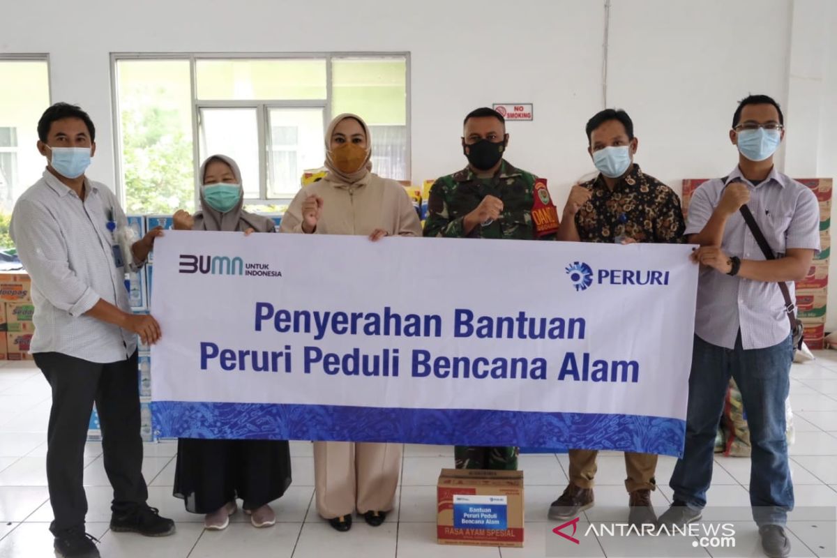 Peruri serahkan bantuan makanan dan minuman ke korban banjir Karawang