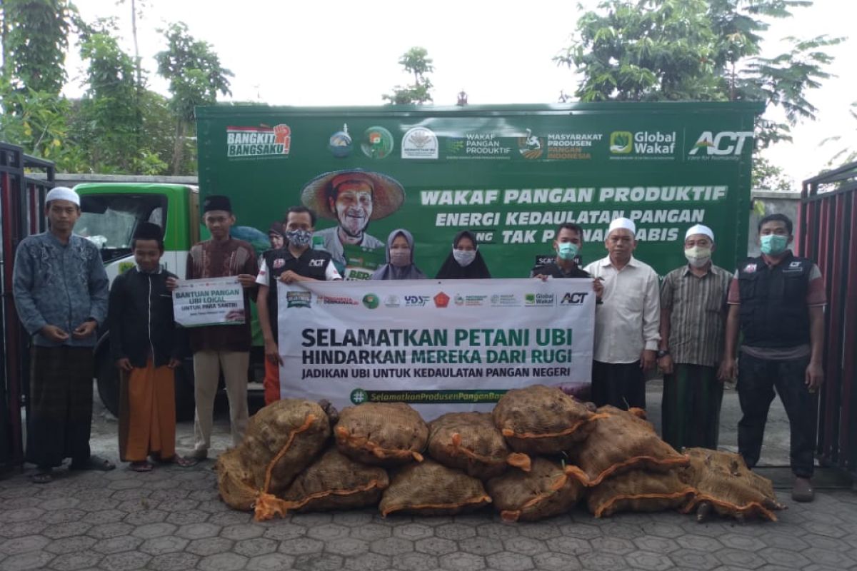 Bantu petani, ACT-MRI Jember distribusikan satu truk ubi ke pesantren