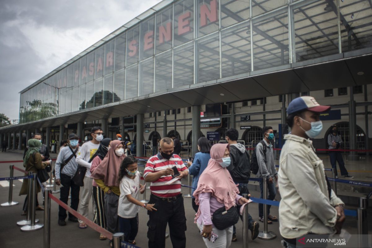 Kemarin, angka kesembuhan COVID-19 hingga layanan GeNose di terminal