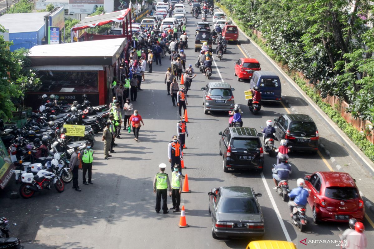 Polisi gelar razia warga luar Sidoarjo di perbatasan