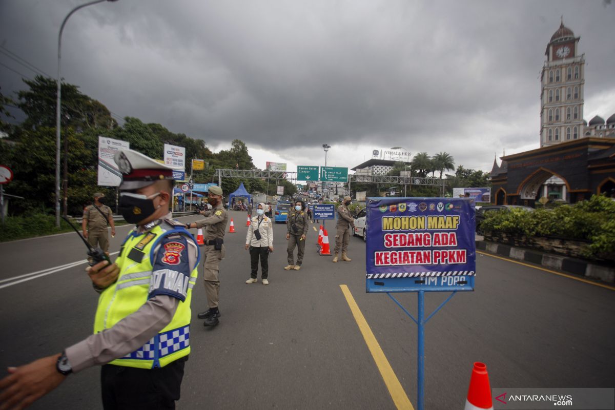 Jalur utama Puncak-Cianjur sepi dari kendaraan pemudik pada H-1 Lebaran