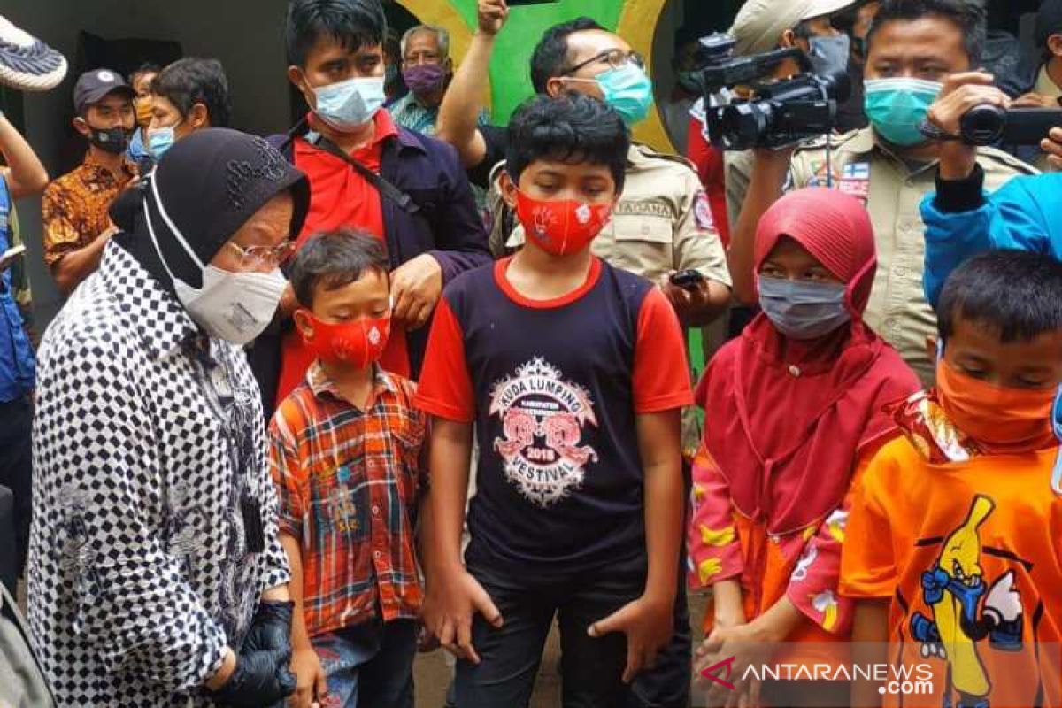 Mensos kunjungi korban longsor di Kebumen