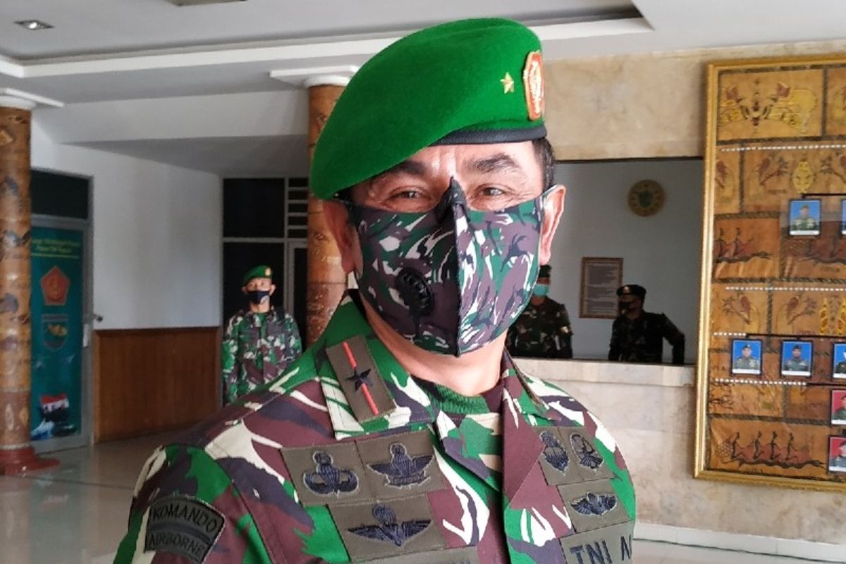 Tentara korban tembak KKB dievakuasi ke Timika