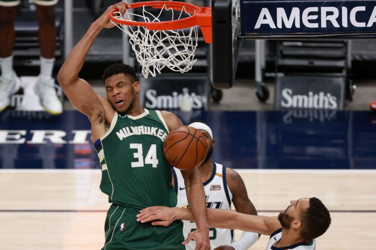 Jazz kembali mengalahkan Bucks dengan selisih dua digit