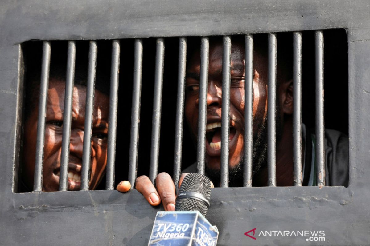 Penjara dibobol, 266 narapidana lepas