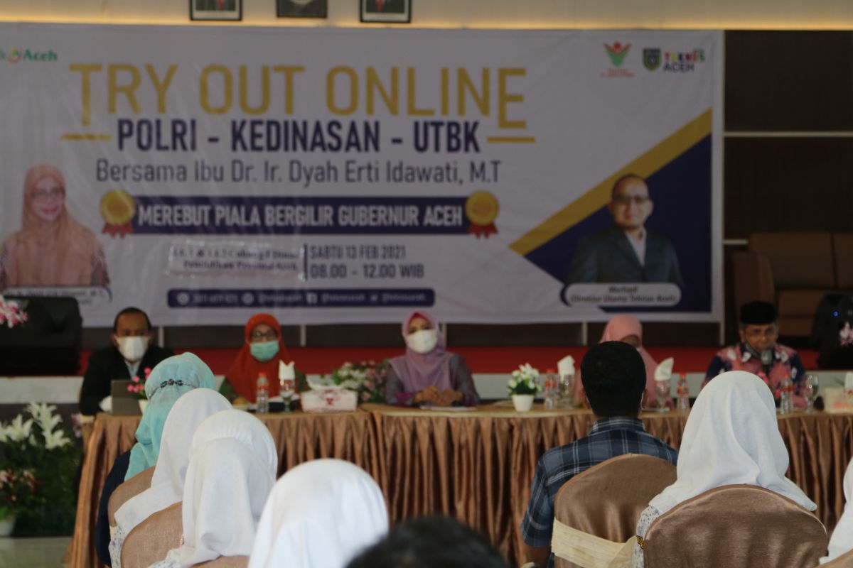 Ikut try out daring, Ketua TP PKK Aceh semangati siswa SMA/sederajat