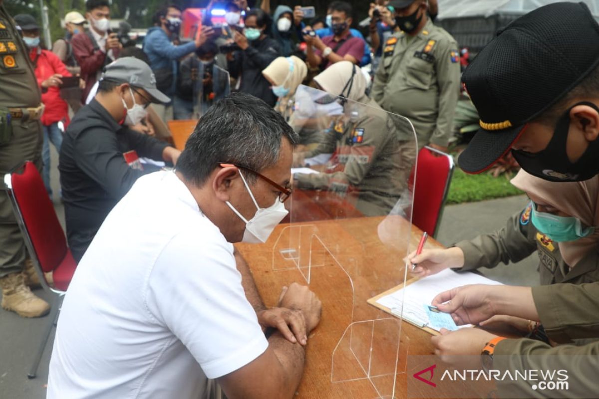 Tiga pengendara moge terobos razia ganjil genap di Kota Bogor diberi sanksi