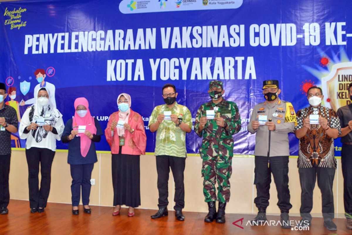 Berpacu dengan waktu tuntaskan vaksinasi COVID-19