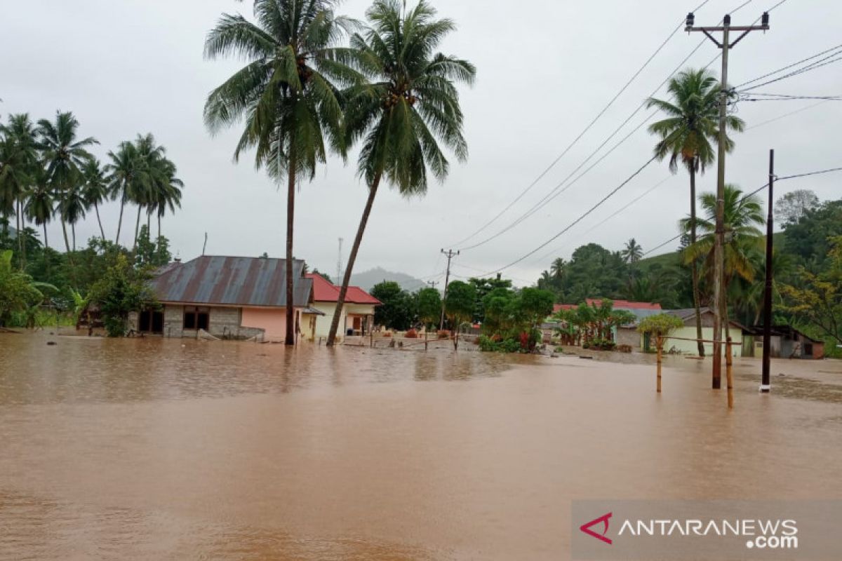 Banjir merendam tiga desa di Tomilito Gorontalo Utara