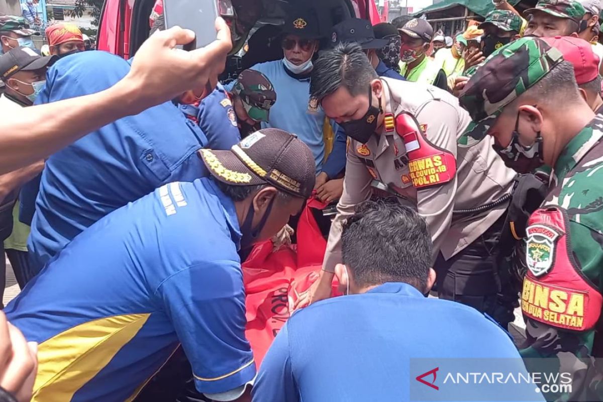 Jenazah petugas UPK Badan Air ditemukan usai jatuh dari Jembatan Merah