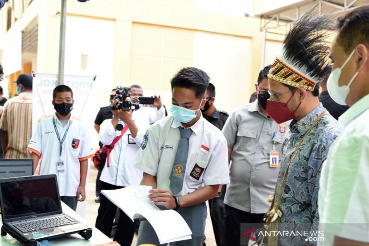 Mendikbud: Daerah tak ada jaringan internet bisa belajar tatap muka