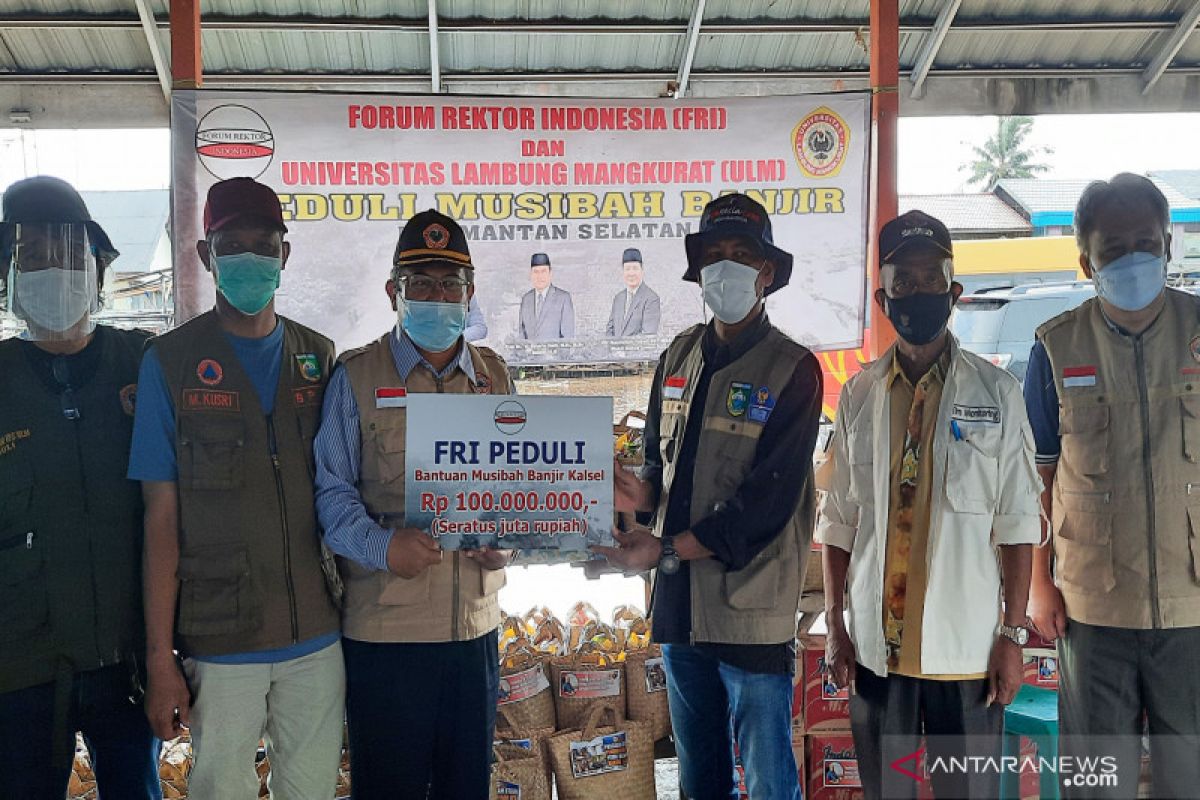 Indonesian Rectors Forum offers aid to S Kalimantan's flood victims