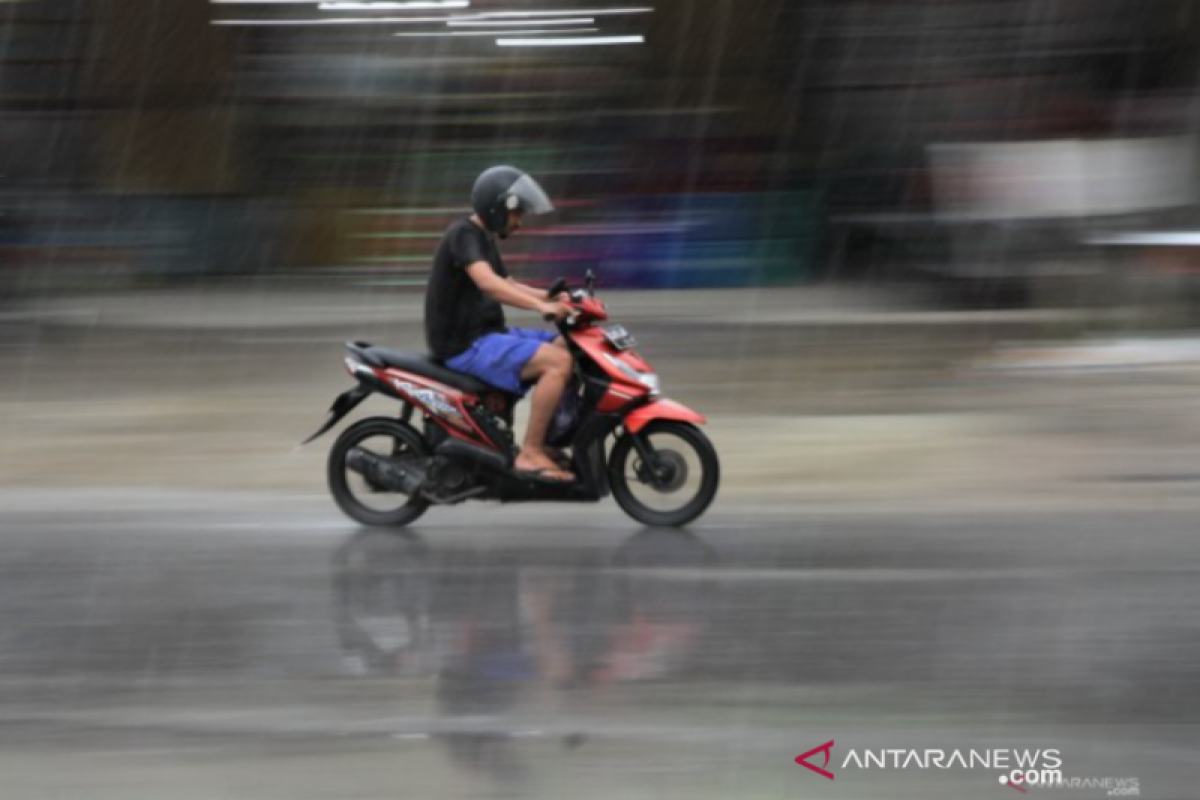 BMKG prakirakan hujan lebat di sebagian wilayah Indonesia