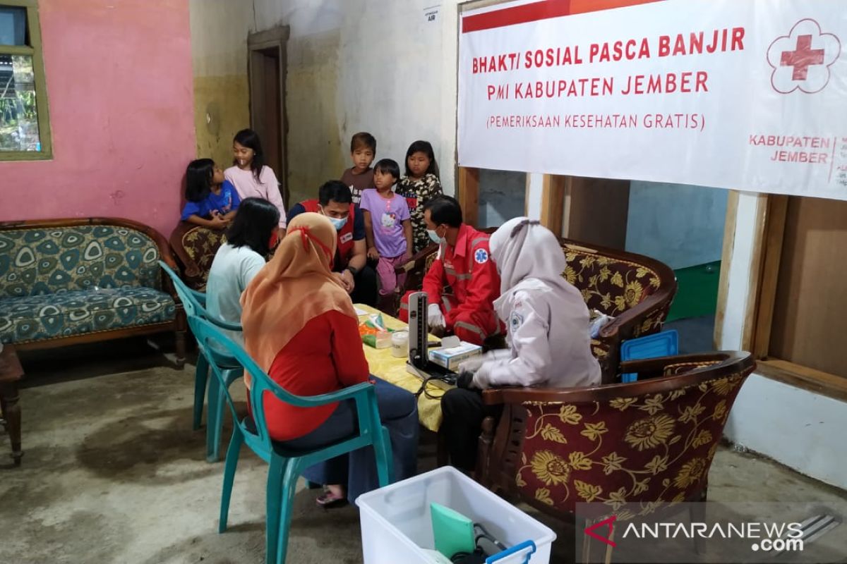 PMI Jember gelar bakti sosial pemeriksaan kesehatan bagi korban banjir