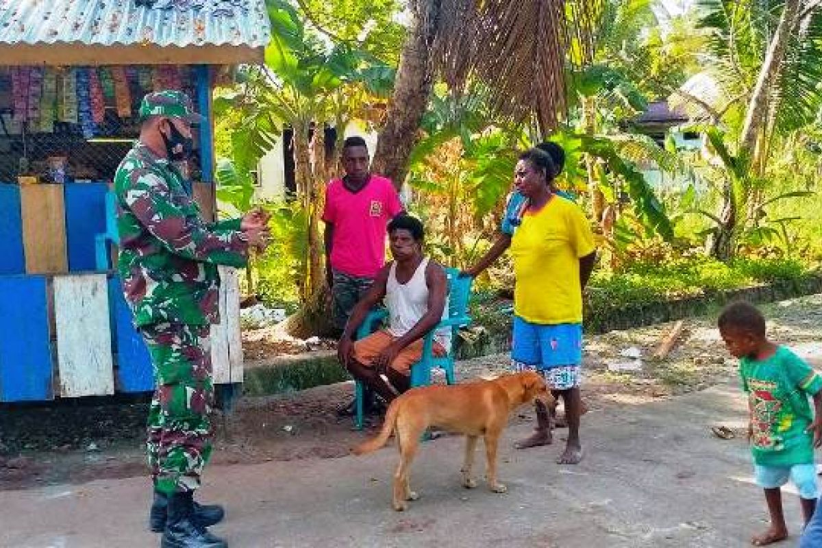 Babinsa Koramil  Mapurujaya mediasi masalah adat suku Kamoro