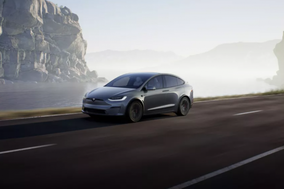 Tesla diminta untuk "recall" 12.300 kendaraan SUV Model X