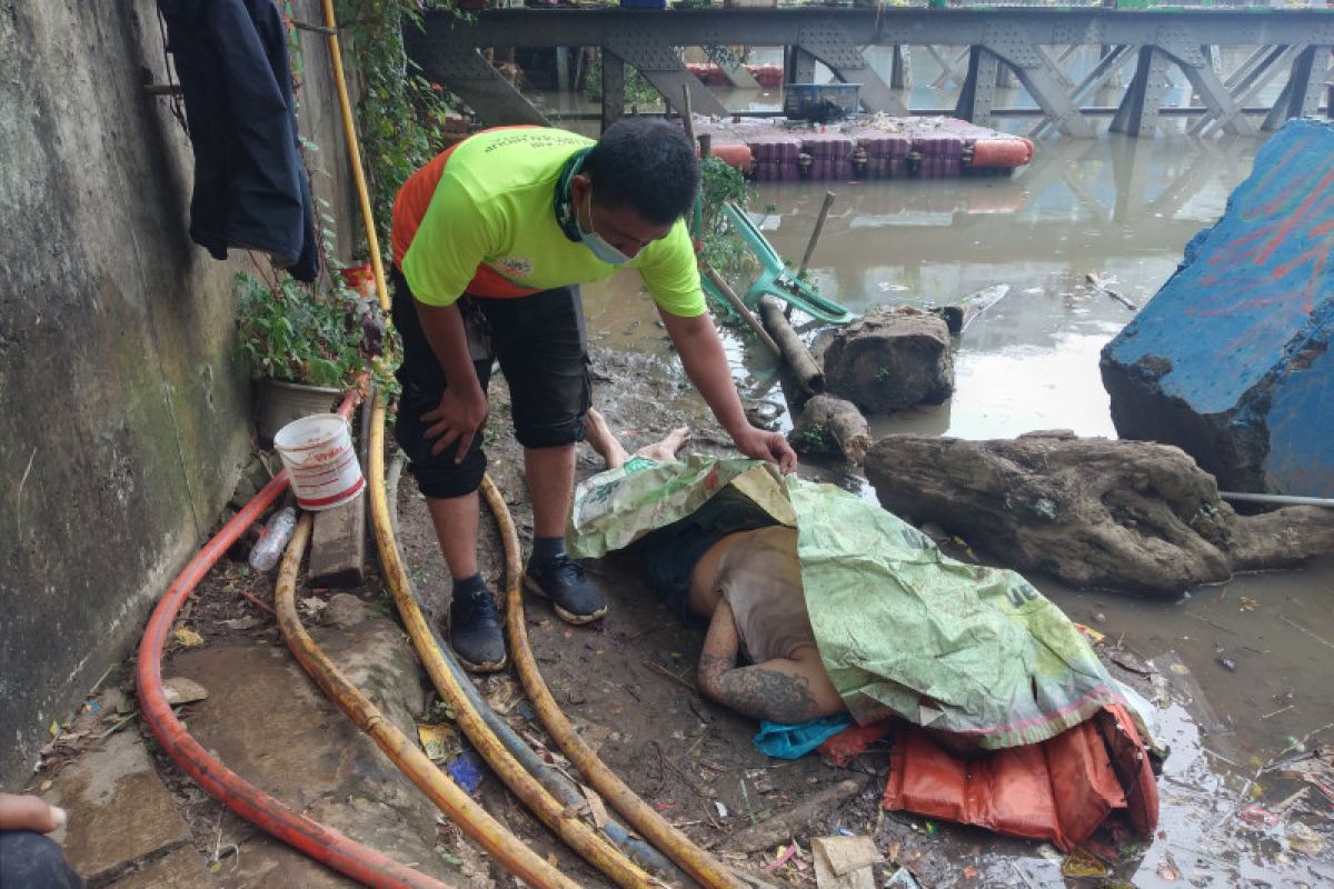 Jenazah bertato ditemukan di Kali Ciliwung